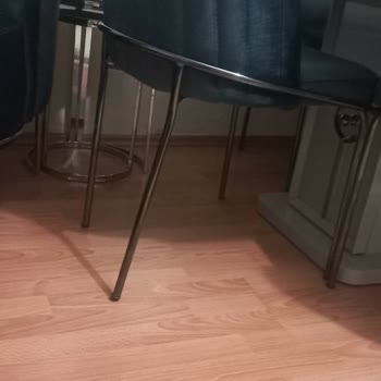 Taşpınar Alışveriş Merkezleri Koltuklar Defolu Ayakları Kırık