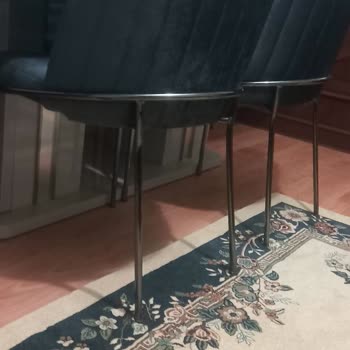 Taşpınar Alışveriş Merkezleri Koltuklar Defolu Ayakları Kırık