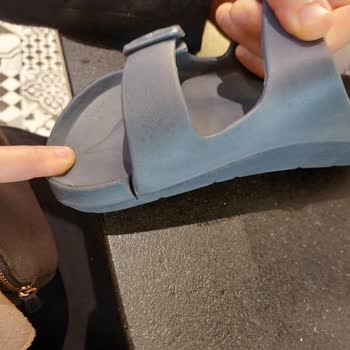 FLO Ayakkabı Ümraniye Meydan AVM'de FLO Mağazasından Aldığım Terliklerde Yırtılma Sorunu