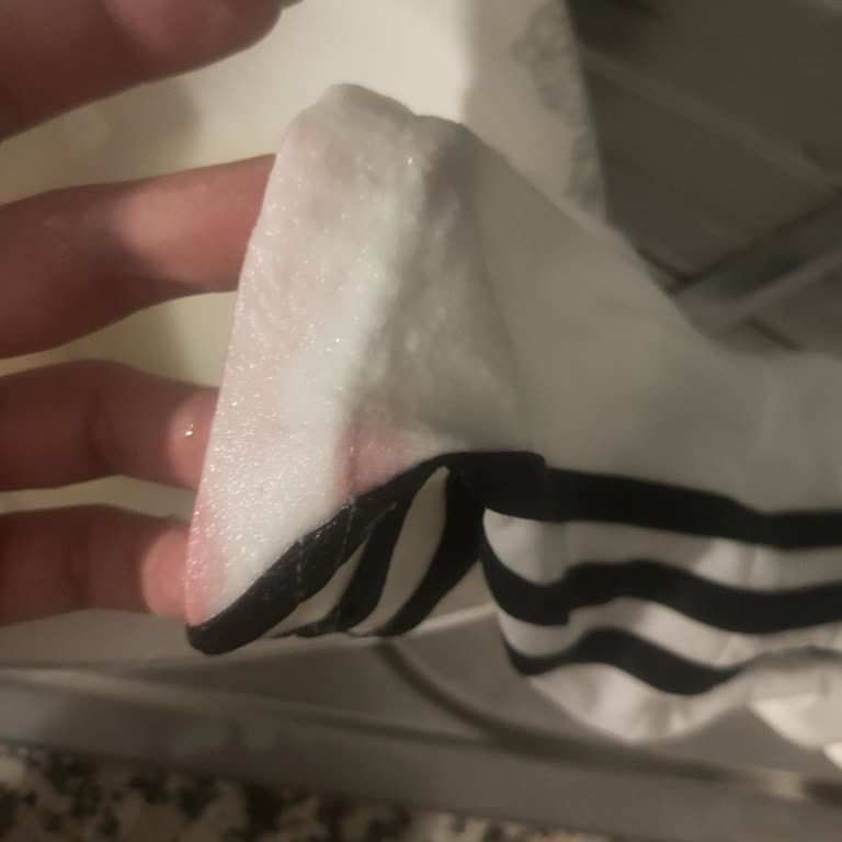 Domestos Pembe Leke Yaptı