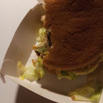 McDonald's Siparişinden Çıkan Kusurlu Yiyecek