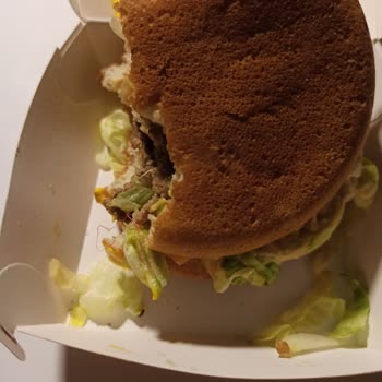 McDonald's Siparişinden Çıkan Kusurlu Yiyecek