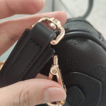 Pierre Cardin Giyim Pierre Cardin Çantamın Kopça Kısmından Sürekli Çıkıyor