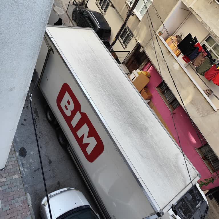 Erken Gelen BİM Kamyonunun Uyutmayan Sesi