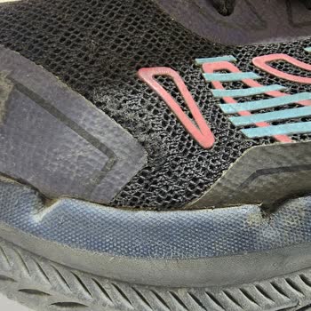 Skechers Tasarım Hatası Olan Ayakkabıyı Satmaya Devam Ediyor!
