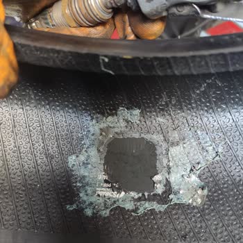 Chery Sıfır Araçta Patlak Lastik Sorunu: Acil Çözüm Bekliyorum!