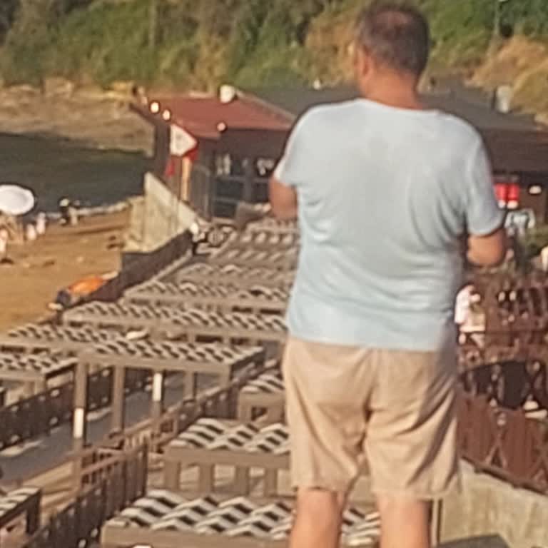 Beykoz Belediyesi Erkekler Kadınlar Plajına Girdi