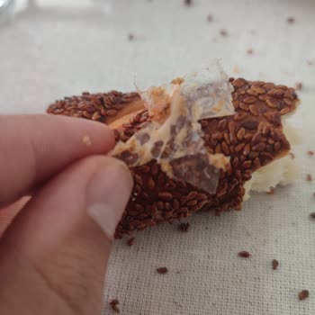 Furkan Baysak Pastaneleri Talas Papatya Simit İçinden Poşet Çıktı