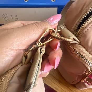 Derimod Dan Çanta Almak Pişman Oldum. Bir Ayda Renk Soldu. Kalitesiz