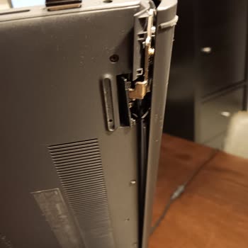 Dell Inspiron 15 3511 - Materialermüdung nach gut 2 Jahren