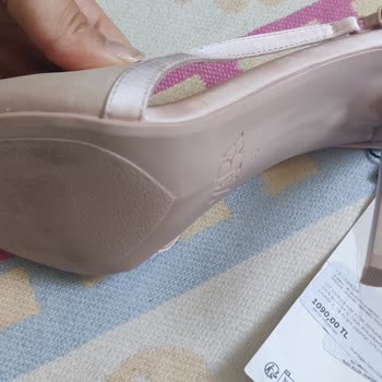 Zara Kullanılmış Ve Deforme Ürün Satıyor.