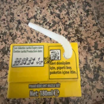 A101 Market Zincirinde Satılan Bozuk Süt Şikayeti
