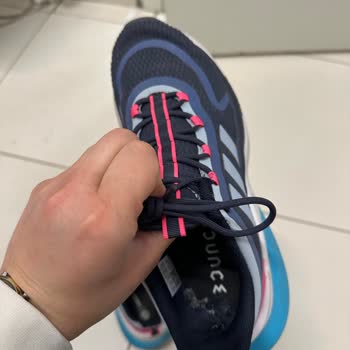 Amazon Kusurlu Adidas Spor Ayakkabı