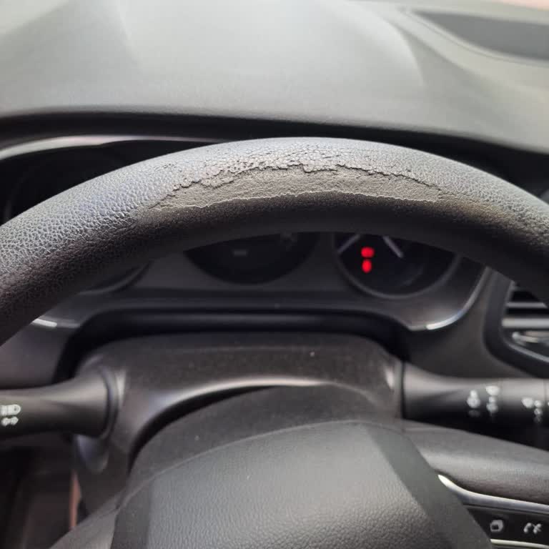 Renault Megane 4 Direksiyon Simidi Soyulma Sorunu