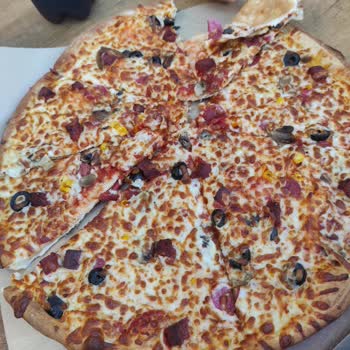 Little Caesars Pizzada Malzemeden Kısıldığını Düşünüyorum.