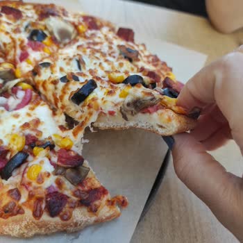 Little Caesars Pizzada Malzemeden Kısıldığını Düşünüyorum.