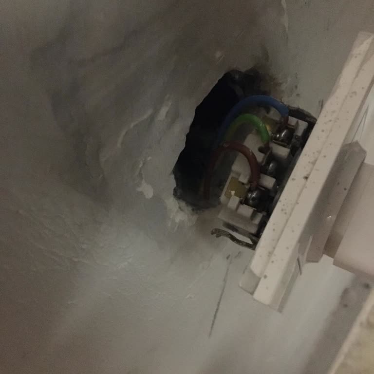 Hacettepe Üniversitesi Hastanesi Prizlerin Güvenliği Tehlike Saçıyor