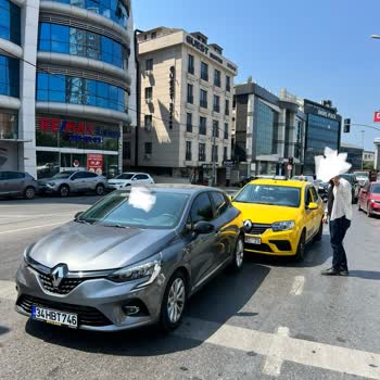 Ticari Taksi Sürücüsü Aracıma Çarptı Saldırdı Ve Kaçtı!