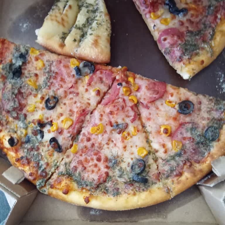 Domino's Pizza Bergama Şubesi'nde Kredi Kartı Sorunu Ve Kalitesiz Pizza Deneyimi