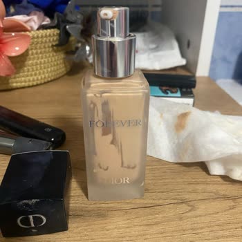 Christian Dior defekter Pumpspender ruiniert Bluse und Produkt