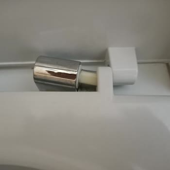 Creavit Marka Klozet Kapağı Menteşe Pimi Plastiğinin Kırılması