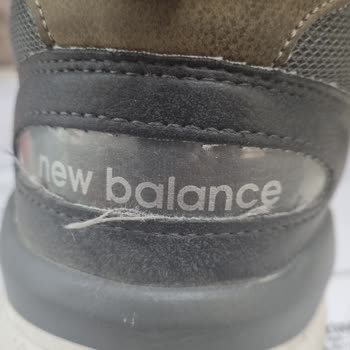 New Balance Kalitesiz İşçilik Yakışmıyor