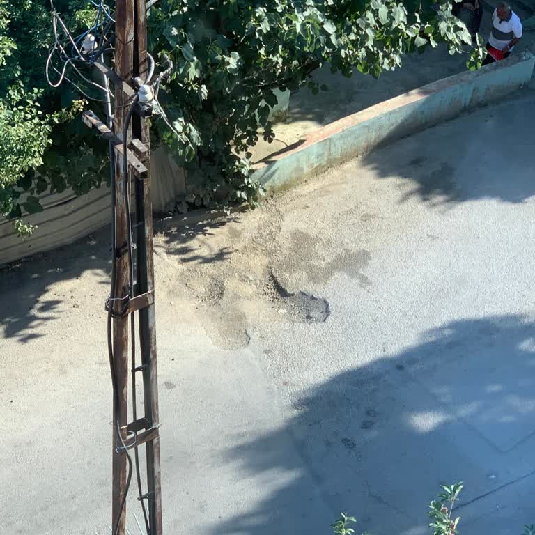 Kartal Belediyesi Hürriyet Mahallesi Saba Sokak Çukur İçinde