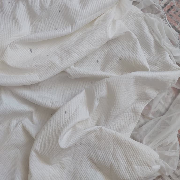 A101 Yatak Örtüsü Lekeli