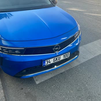 İBB - İstanbul Büyükşehir Belediyesi Otobüs Durağına Şahıs Araç Park Etmesi