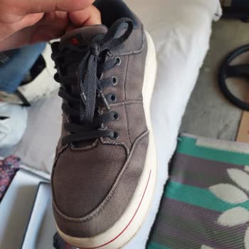 FLO Ayakkabı FLO Mağazasından Aldığım 2 Aylık Ayakkabıda Renk Solması