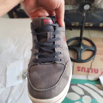 FLO Ayakkabı FLO Mağazasından Aldığım 2 Aylık Ayakkabıda Renk Solması