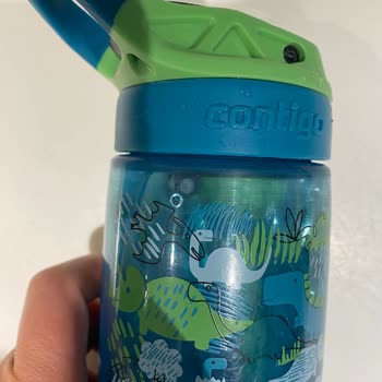 Contigo Pipetli Su Şişesi Akıtıyor