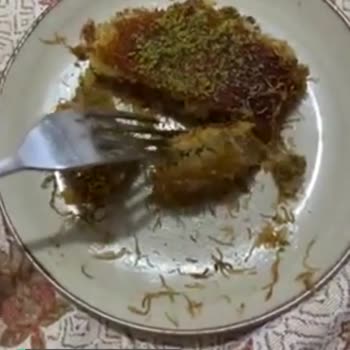 Alimoğlu Bayat Tatlı Satarak Para Kazanıyor!