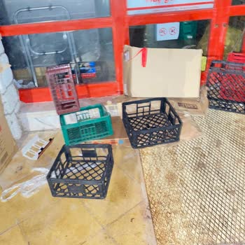 Çeşme Şok Market: Çevre Kirliliği Ve İlgisiz Çalışanlar