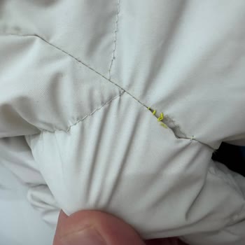 Lufian Kaz Tüyü Erkek Mont Her Yerinden Yırtılıyor