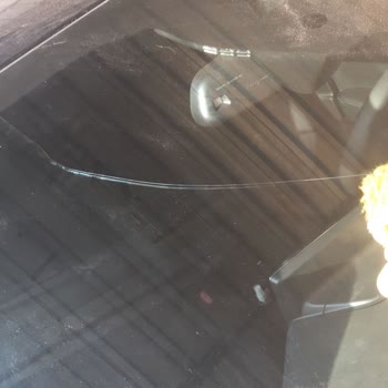 Peugeot 2008 Windshield Crack Problem