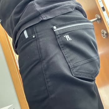 Mavi Black Pro Kot Pantolon Üzerimde Sündü