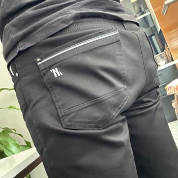 Mavi Black Pro Kot Pantolon Üzerimde Sündü