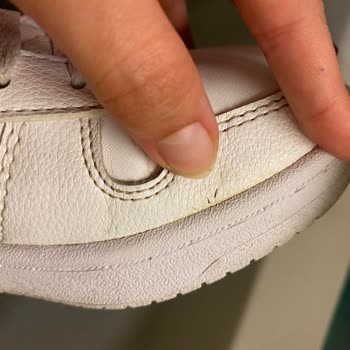 Adidas Spor Ayakkabılar Yırtıldı