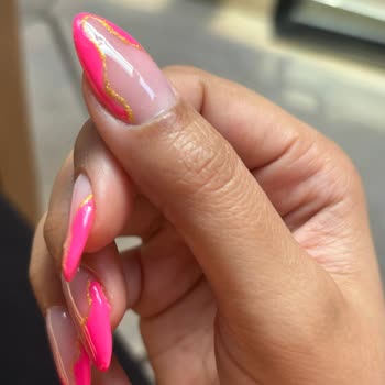 Eylül Öztürk Nail Spa Maltepe Şubesi Protez Tırnak Problemi!