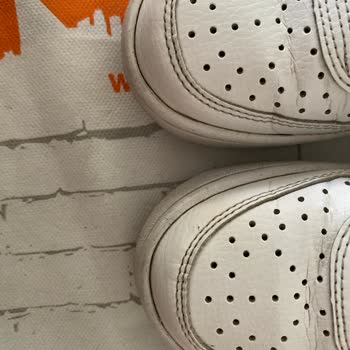 Nike Ayakkabının Ön Kısmında Açılmalar