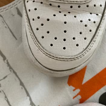 Nike Ayakkabının Ön Kısmında Açılmalar