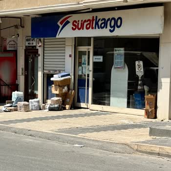 Ortadağ Sürat Kargo Kargolanacak Paketler Yerlere Atılmış