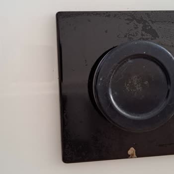 Bosch Ankastre Ocak Gözünün Izgara Yanında Boya Atması