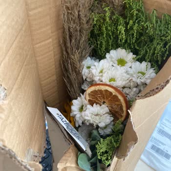 Taze Çiçek (tazecicek.com) Özensiz Paket Hazırlama, Solmuş Çiçekler Ve Geç Gönderilen Kargo.
