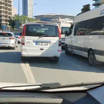 Emniyet Genel Müdürlüğü Trafik Oluşuyor Vadi İstanbul Yolu Üzerinde!