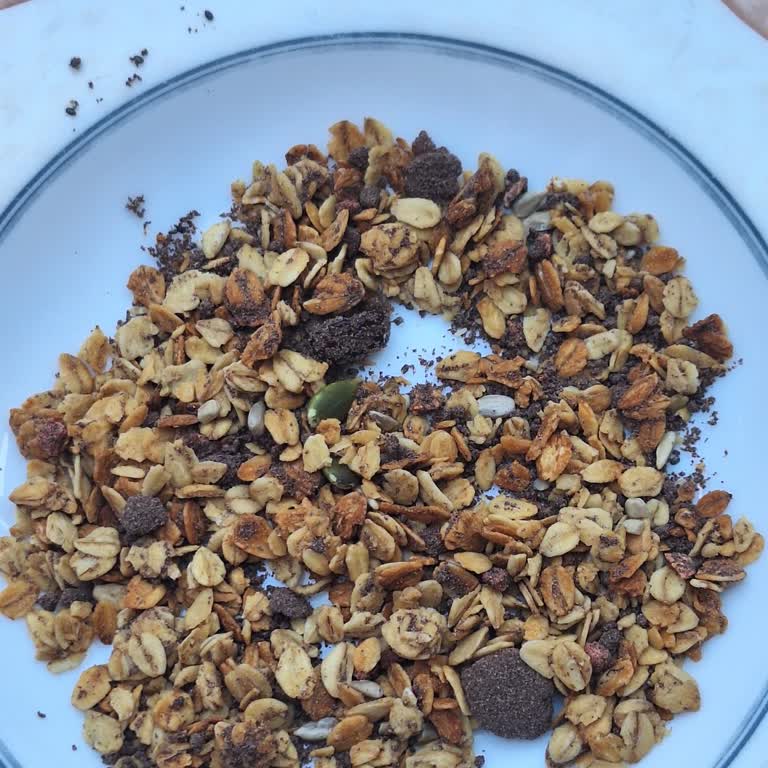 Fellas Foods Granola Kırmızı Meyveler Kurtlanma Oluşmuş