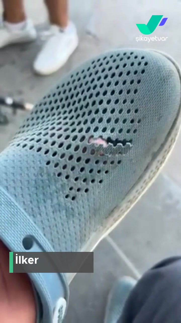 Crocs Terlik & Ayakkabı Üründe Yırtılma videonun kapak resmi