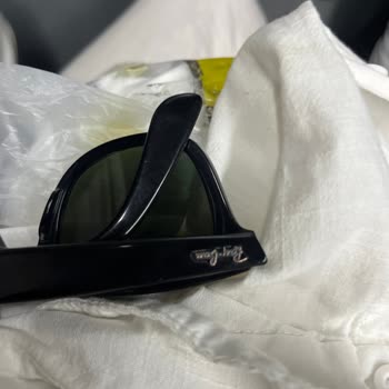 Rayban Gözlük Logosunda Kararma
