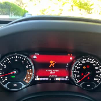 Jeep Renegate 2023 Kronik Airbag Ve Park Freni Arızası